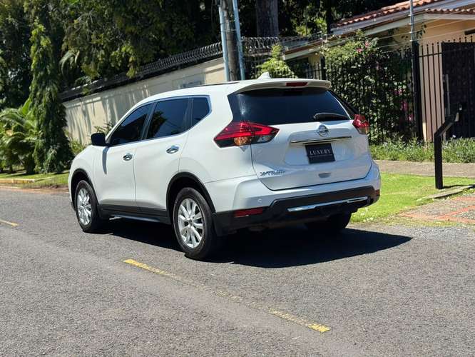 Nissan X-Trail Año 2022, Automatica ~ Version Semi Full    - Imagen 11