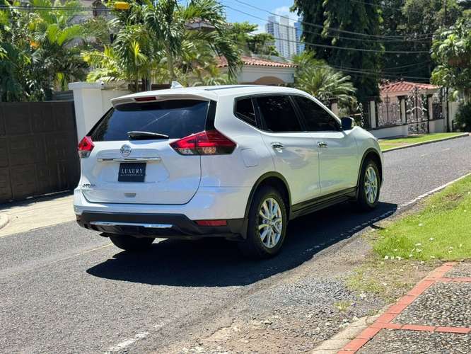 Nissan X-Trail Año 2022, Automatica ~ Version Semi Full    - Imagen 15