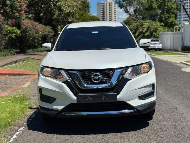 Nissan X-Trail Año 2022, Automatica ~ Version Semi Full    - Imagen 8
