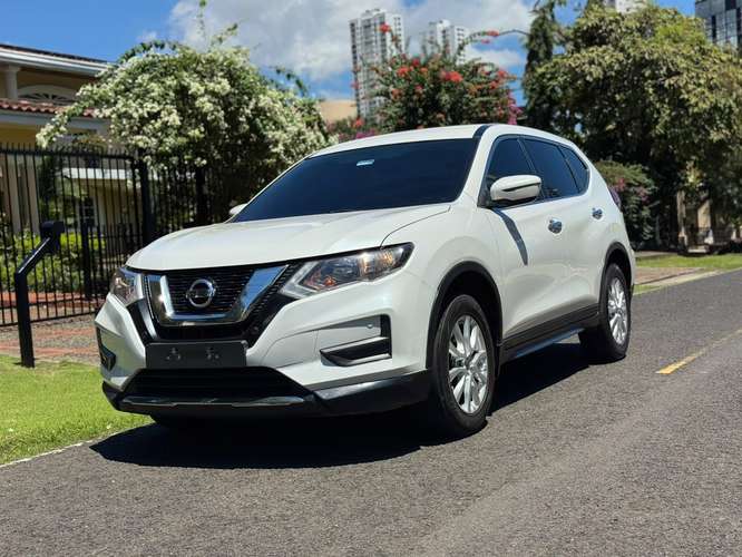 Nissan X-Trail Año 2022, Automatica ~ Version Semi Full    - Imagen 13