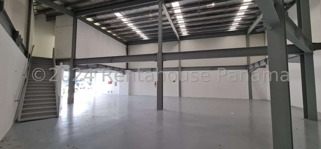 Galera en Venta Parque Lefevre 25EPP379