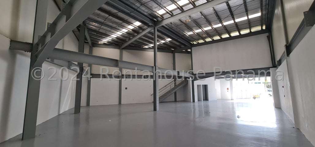 Galera en Venta Parque Lefevre 25EPP379