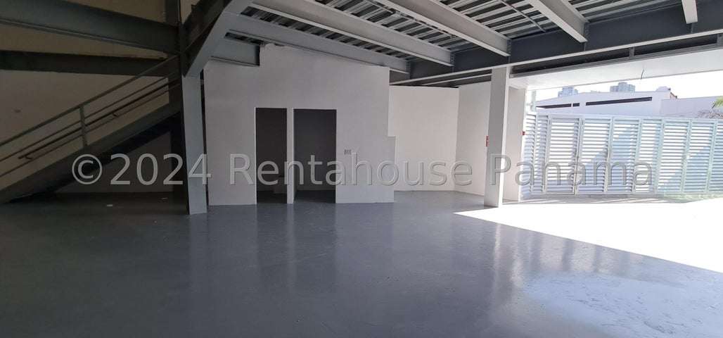 Galera en Venta Parque Lefevre 25EPP379