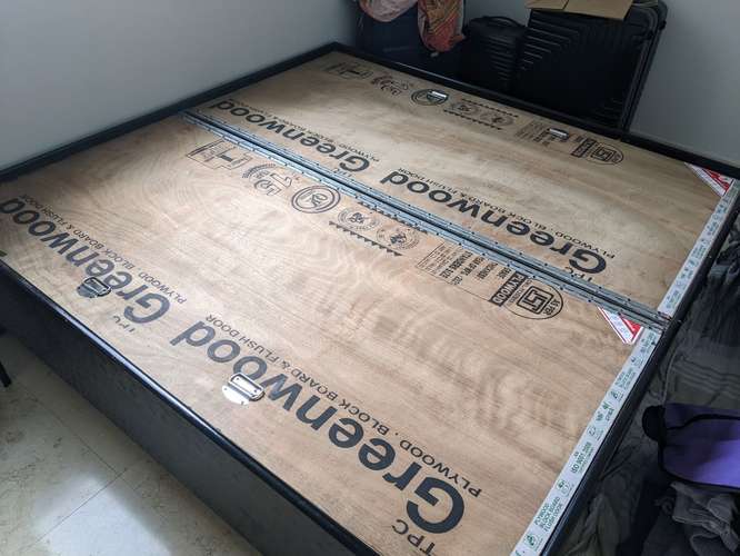 Cama tipo caja muy bien mantenida con mucho espacio de almacenamiento. - Imagen 3