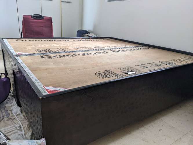 Cama tipo caja muy bien mantenida con mucho espacio de almacenamiento. - Imagen 5
