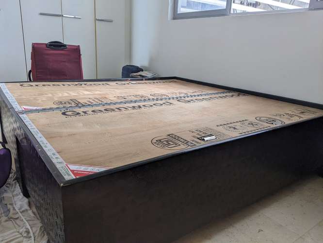 Cama tipo caja muy bien mantenida con mucho espacio de almacenamiento. - Imagen 6