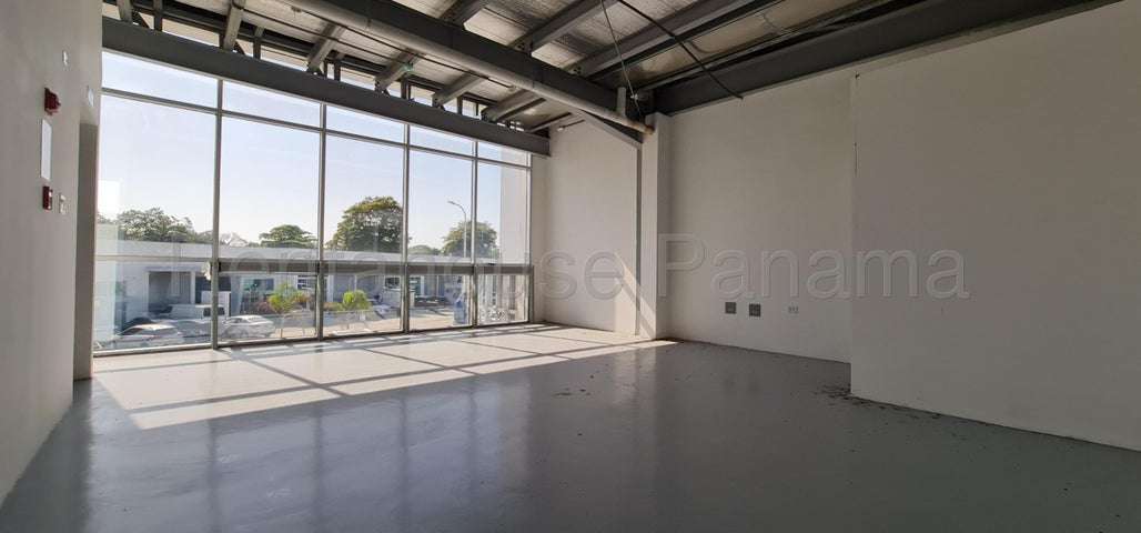 Galera en venta Parque Lefevre 26EPP3465