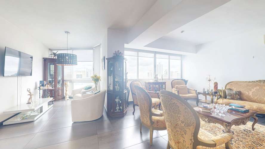 Venta de amplio apartamento con 3 estacionamientos y depósito en Infinity – San Francisco - Imagen 5
