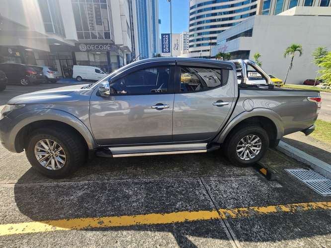 VENDO MITSUBISHI L200 SPORTERO FULL AT 2019 4 X 4 
