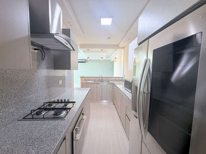 Apartamento en Alquiler en Costa del Este Panamá 3 Recámaras Línea Blanca y 2 Estacionamientos - Imagen 4