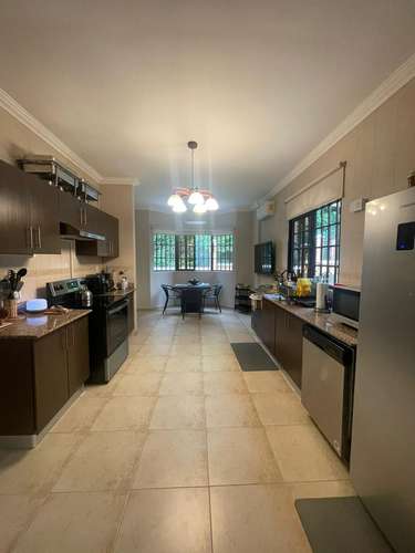 Venta de Casa Espaciosa en Clayton Village - Imagen 9
