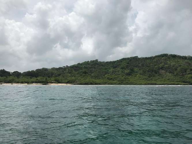 Exclusivo terreno titulado de 30 hectáreas en Portobelo, Colón, con frente y vista al mar.