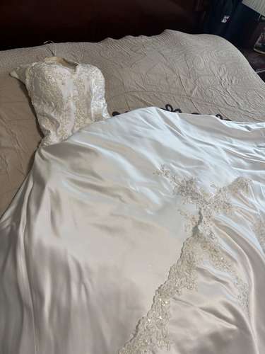 Hermoso vestido de novia, incluye velo y tiara. 