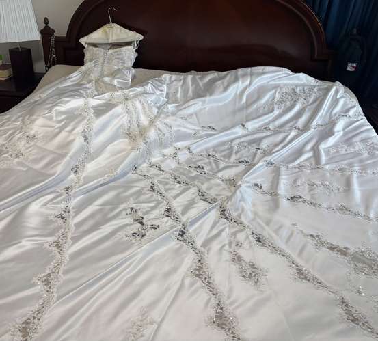 Hermoso vestido de novia, incluye velo y tiara. 