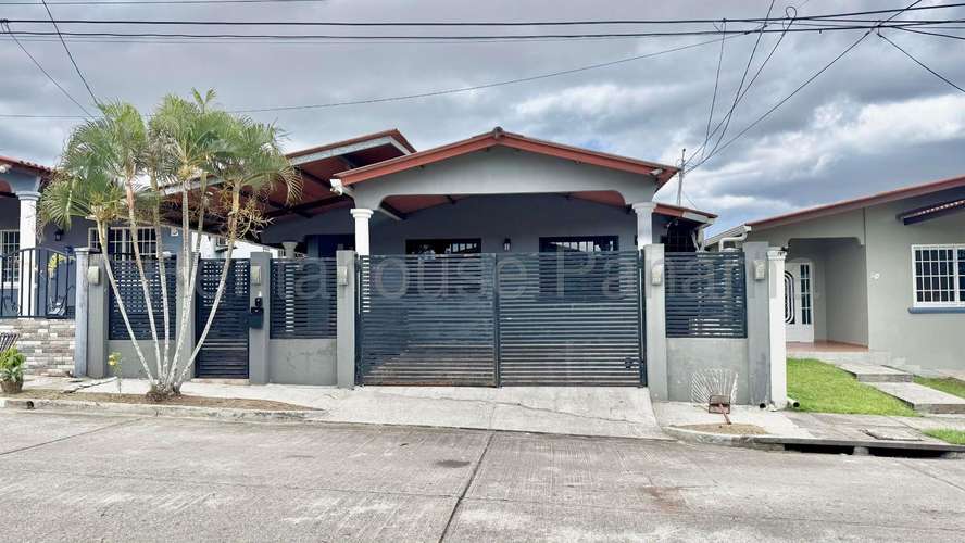 Se Vende Casa en Brisas Del Golf LA26-8438