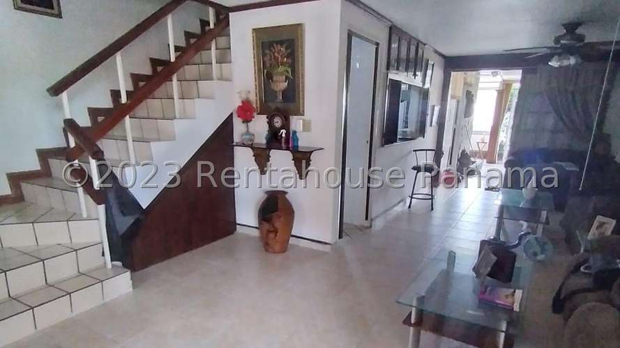 Se Vende Casa en Condado del Rey LA26-1521