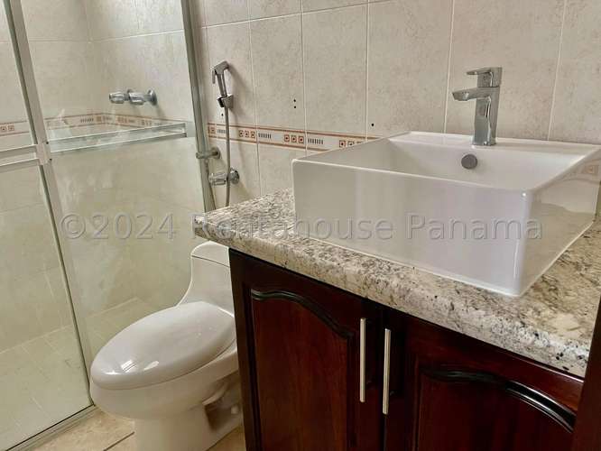 Se Vende Casa en Brisas Del Golf LA24-8001