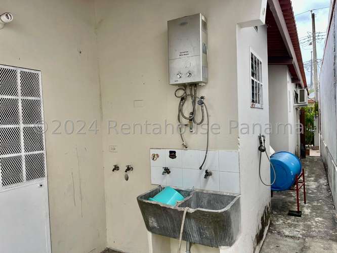 Se Vende Casa en Brisas Del Golf LA24-8001