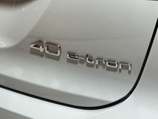 AUDI Q4 40 E-TRON 2026