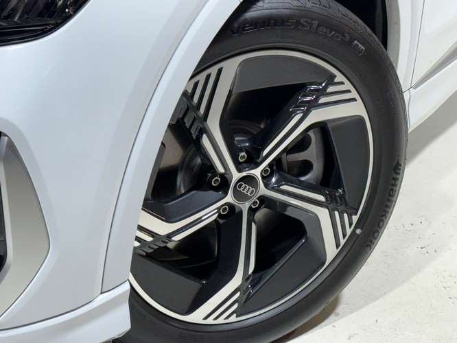AUDI Q4 40 E-TRON 2026