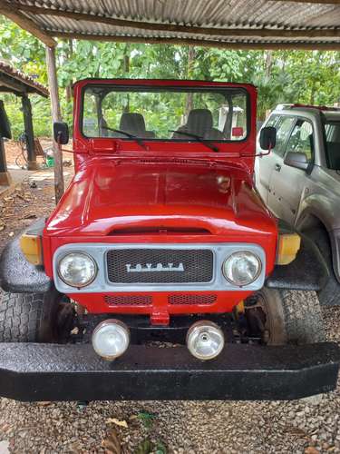 SE VENDE LAND CRUISER 1981