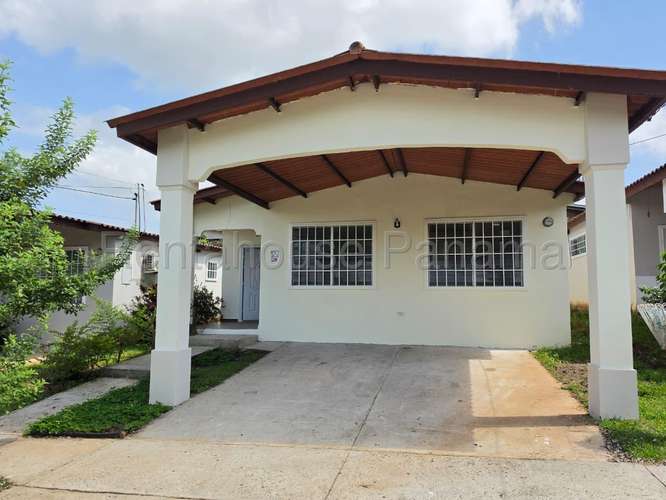 Venta de Casa en Brisas del Golf Arraijan 27-1536CM