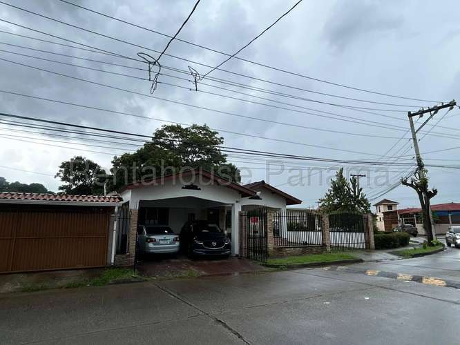 Alquiler Casa | 4 Recámaras, 3 Parking, Terraza con Bar