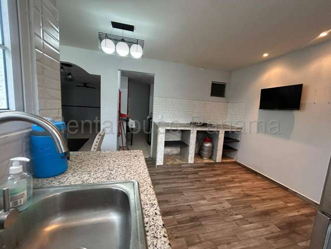 Alquiler Casa | 4 Recámaras, 3 Parking, Terraza con Bar