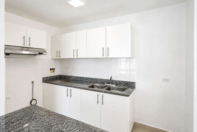  ! Apartamento en Carrasquilla I con balcón y vista a la ciudad - Imagen 3