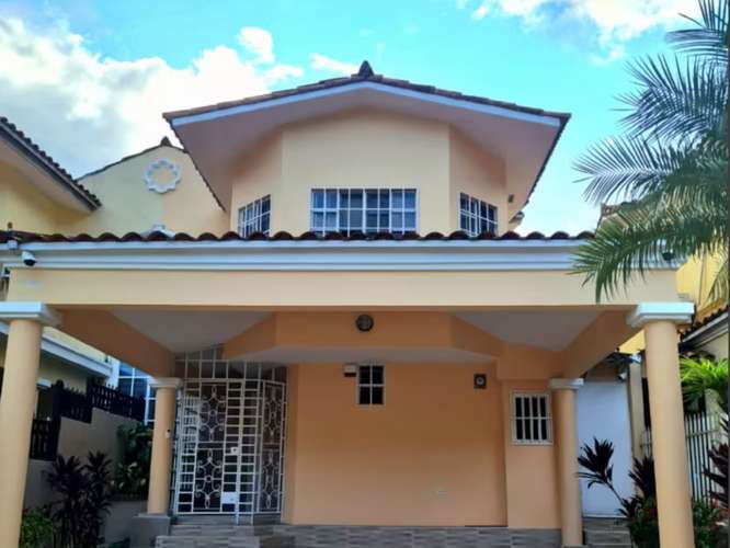 VENTA DE CASA REMODELADA EN ALBROOK (13)