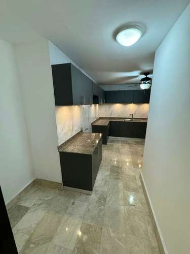 Apartamento en Obarrio I con balcón y remodelado - Imagen 8