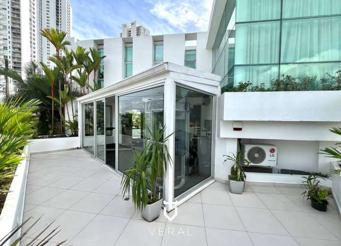 Casa con piscina amoblada | Bianco Loft | Altos del Golf (BO)