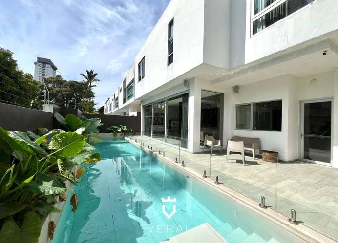 Casa con piscina amoblada | Bianco Loft | Altos del Golf (BO)