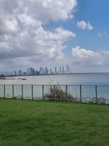 Alquilo apartamento amoblado en Punta Pacífica 