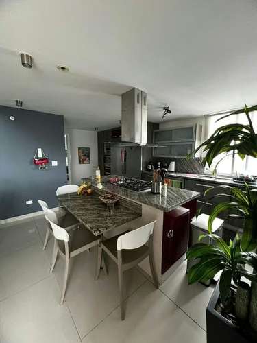 AMPLIO Y HERMOSO APARTAMENTO CON ENTRADA DIRECTA AL PARQUE OMAR - C.J. - Imagen 4