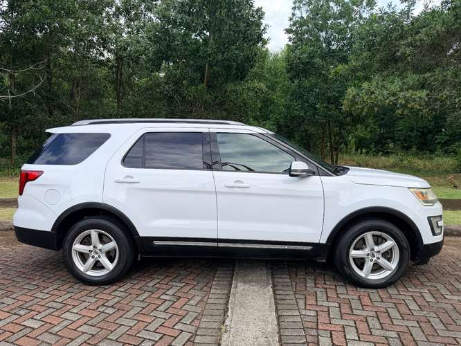 2016 Ford Explorer - Imagen 3