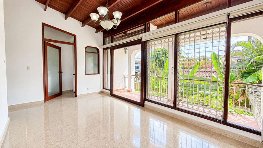 OPORTUNIDAD EN LA ALAMEDA | CASA 5 RECÁMARAS | 450 m² | US$2,500