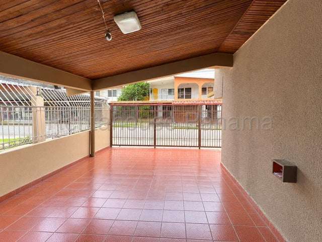 VENTA DE CASA CON 297 M2 UBICADA EN CHANIS 27-2233/GMB