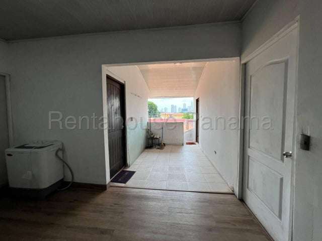 VENTA DE CASA CON 297 M2 UBICADA EN CHANIS 27-2233/GMB