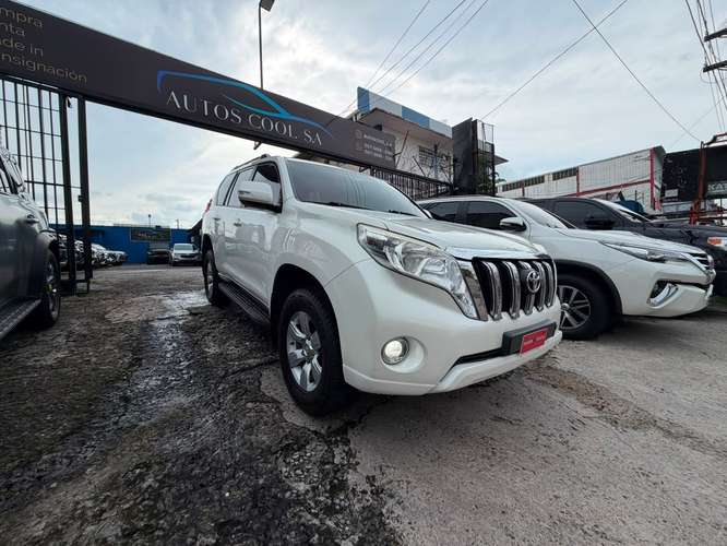 TOYOTA PRADO AÑO 2017 AUTOMÁTICA 4x4 MOTOR A GASOLINA UNICO DUEÑO PERFECTO ESTADO - Imagen 3