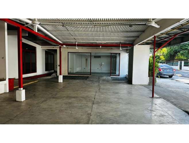 ALQUILER DE LOCAL EN SAN FRANCISCO 700M2, EXCELENTE UBICACIÓN JP