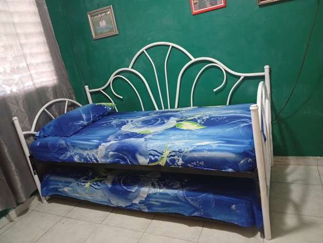 CAMA $200  NEGOCIABLE INCLUYE COLCHONES  - Imagen 2