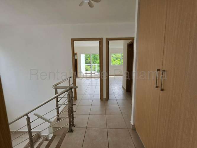 272018. Se vende a excelente precio casa con 3 recámaras, 3.5 baños, CBE, jardín