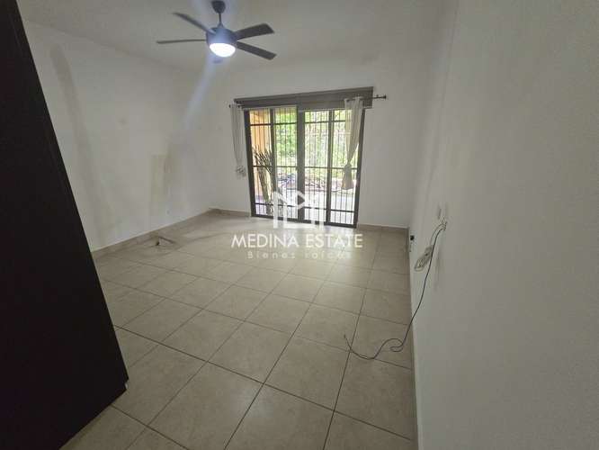Vendo en Clayton casa Embassy Club Unifamiliar 4 Habitación con jardín - Imagen 9