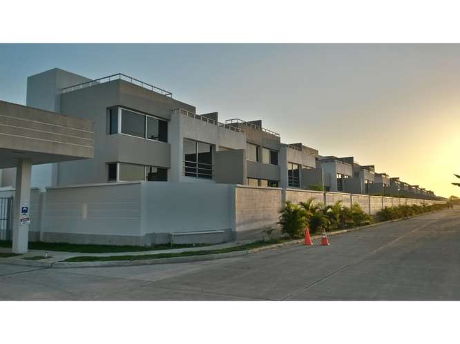CASAS EN VENTA-COSTA SUR, AMPLIOS ESPACIOS, TERRAZAS Y AMENIDADES. MZ - Imagen 19