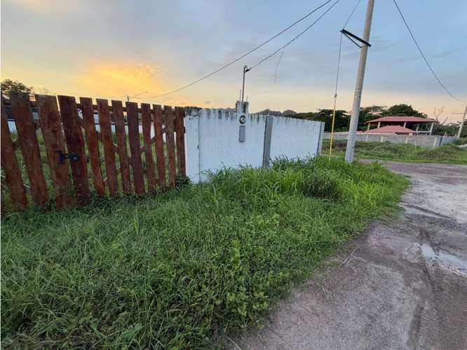 SE VENDE TERRENO EN GORGONA PLAYA MALIBÚ  CON MURO PERIMETRAL