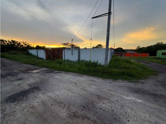 SE VENDE TERRENO EN GORGONA PLAYA MALIBÚ  CON MURO PERIMETRAL
