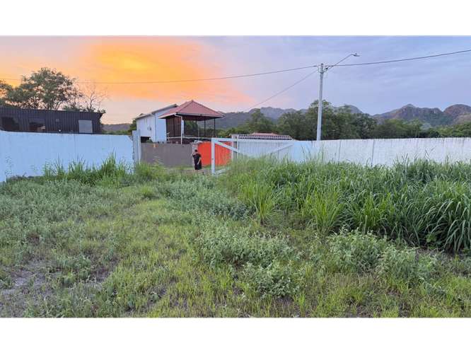 SE VENDE TERRENO EN GORGONA PLAYA MALIBÚ  CON MURO PERIMETRAL