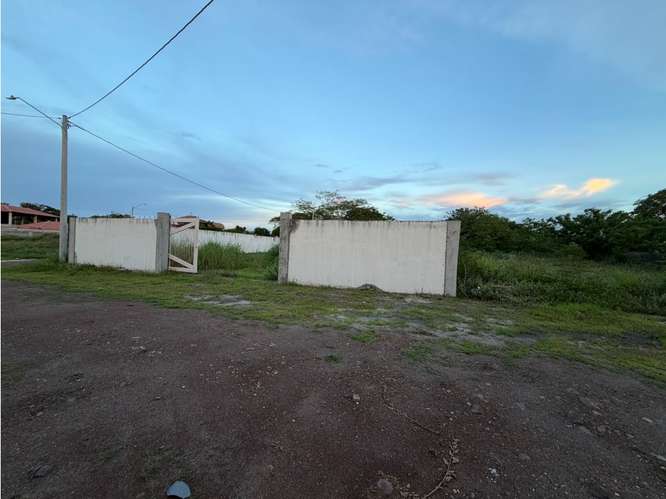 TERRENO / GORGONA / PLAYA MALIBÚ / 500M / MURO  1 CUADRA DEL MAR