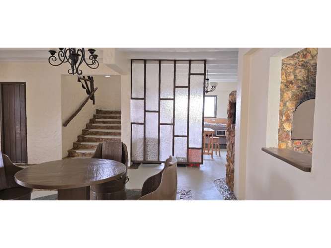 CHAME / CHICA / 3500 M2 / 3 NIVELES / 5 HABITACIONES / 50 PARKINGS